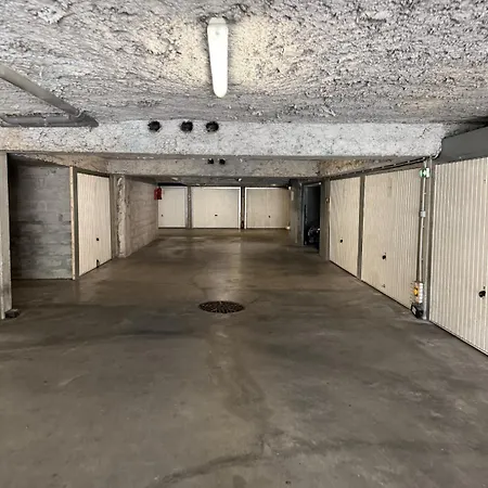 Spacious, Quiet Apartamento Nice